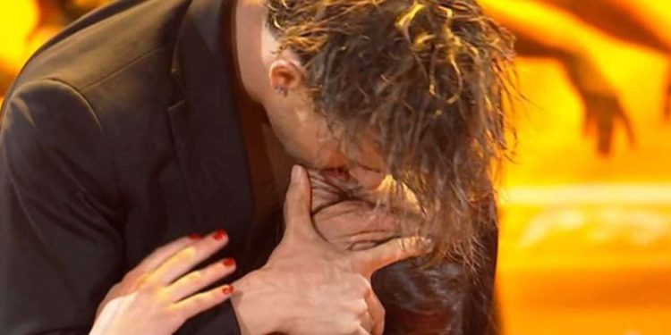 Il bacio di Mattia e Benedetta ad Amici 22