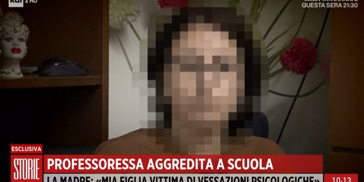 Castellammare di Stabia, prof aggredita da mamma alunna? Il caso a Storie Italiane