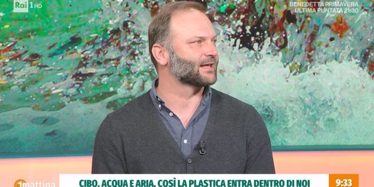 Plastiche e microplastiche a Uno Mattina