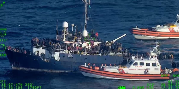 Migranti salvati dalla Guardia Costiera nel Mar Ionio