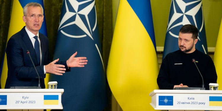 Stoltenberg con Zelensky a Kiev