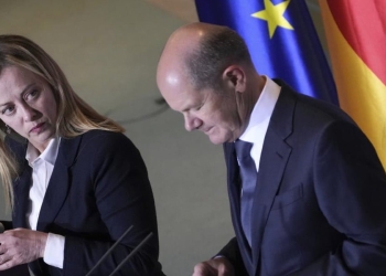 Giorgia Meloni con Olaf Scholz (LaPresse)