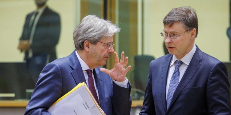 Paolo Gentiloni e Valdis Dombrovskis (Lapresse)