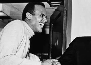 Harry Belafonte con il reverendo Martin Luther King (fonte: Facebook)