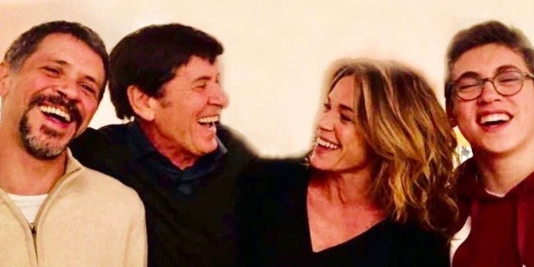 Gianni Morandi con i figli Marco, Marianna e Pietro (Instagram)