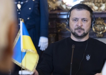 Il presidente ucraino Volodymyr Zelensky a colloquio con Sergio Mattarella (LaPresse)