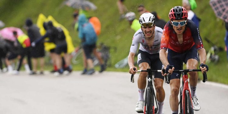 Diretta Giro d'Italia 2023: Joao Almeida vince la 16^ tappa, Geraint Thomas torna maglia rosa (Foto LaPresse)