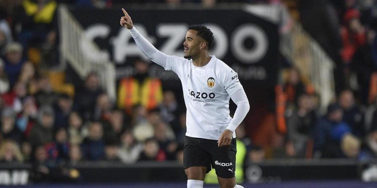 Justin Kluivert con la maglia del Valencia (Foto LaPresse)