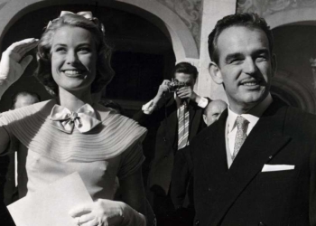 LaPresseArchivio storicoMontecarlo , Principato di Monaco Aprile 1956 RealiNella foto: La Principessa Grace Kelly e suo marito il Principe Ranieri III di Monaco Busta 65/1