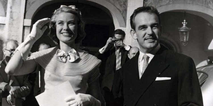 LaPresseArchivio storicoMontecarlo , Principato di Monaco Aprile 1956 RealiNella foto: La Principessa Grace Kelly e suo marito il Principe Ranieri III di Monaco Busta 65/1