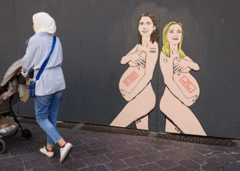 Murales sull'utero in affitto