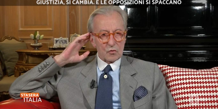 Vittorio Feltri si commuove a Rete 4