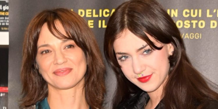 Anna Lou Castoldi con la mamma, Asia Argento