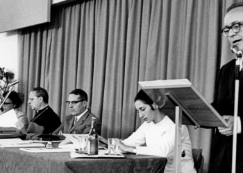 Azione Cattolica, un assemblea generale della azione Cattolica. Il discorso di Vittorio Bachelet (Foto: LaPresse)