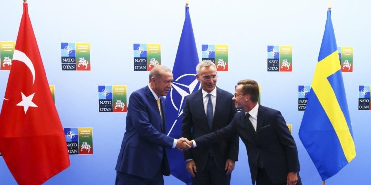 Vertice Nato, accordo Turchia-Svezia