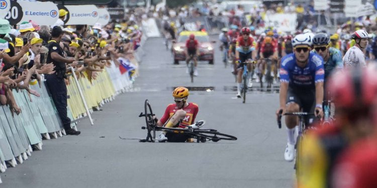 Torstein Traaen: brutta caduta per lui al Tour de France 2023 (Foto LaPresse)