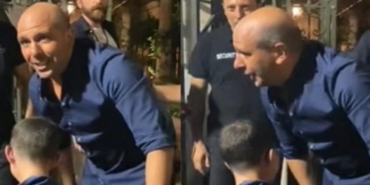 Checco Zalone con un fan disabile. (Foto: Web)