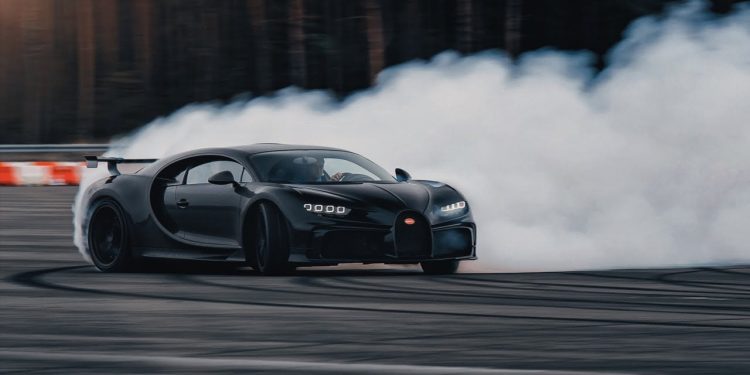 Bugatti Chiron, screen da Youtube