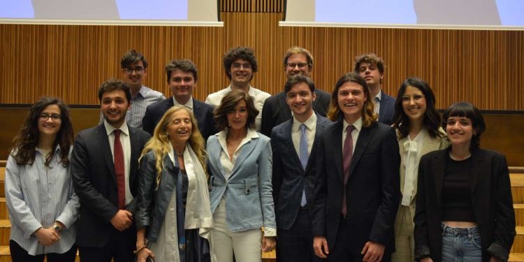 Studenti del CLDS con Anna Maria Bernini, ministro per l'Università (foto Clds)