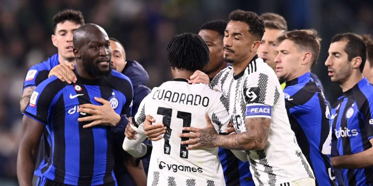 Juan Cuadrado e Romelu Lukaku stanno per scambiarsi di maglia (Foto LaPresse)