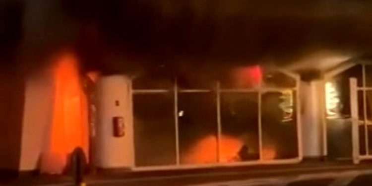 Incendio all'aeroporto di Catania, screen da Youtube