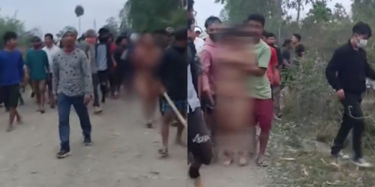 Scene del video delle due donne costrette a sfilare nude per strada in India (Twitter)