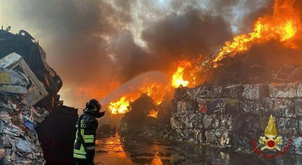 Incendio a Palermo, foto dei Vigili del fuoco