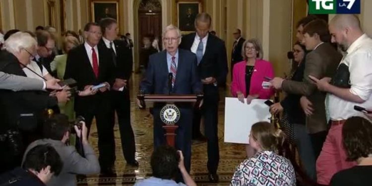 Mitch McConnell, screen da La7