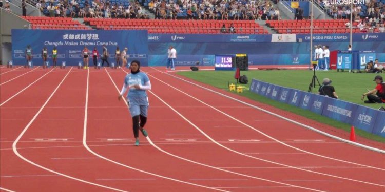 Atleta somala lentissima alle Universiadi (screen Twitter)