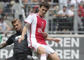 Benjamin Tahirović con la maglia dell'Ajax (Foto LaPresse)