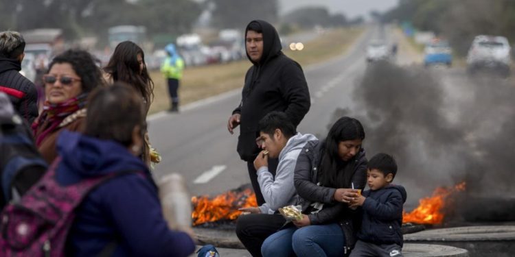 Blocco stradale nella regione di Jujuy, Argentina (LaPresse)