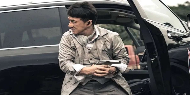 Jackie Chan in una scena del film in prima serata su Italia 1 (Foto Web)