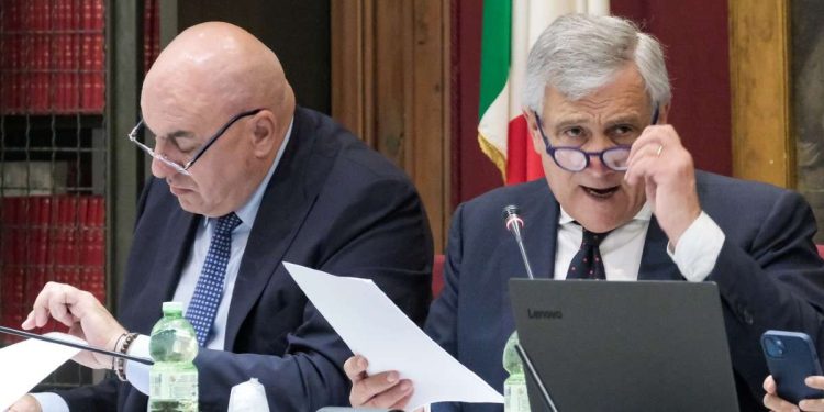 Guido Crosetto, ministro della Difesa, e Antonio Tajani, ministro degli Esteri (LaPresse)