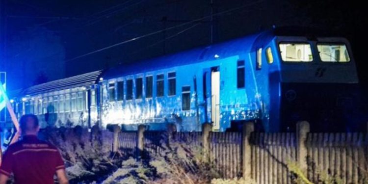 Il treno coinvolto nell'incidente ferroviario di Brandizzo (Twitter)