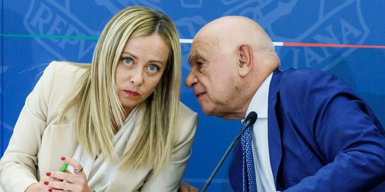 Giorgia Meloni, presidente del Consiglio, con Carlo Nordio, ministro della Giustizia (LaPresse)