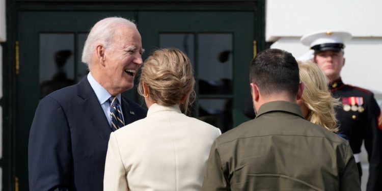 Joe Biden, Olena Zelenska, Volodymyr Zelensky alla Casa Bianca (LaPresse)