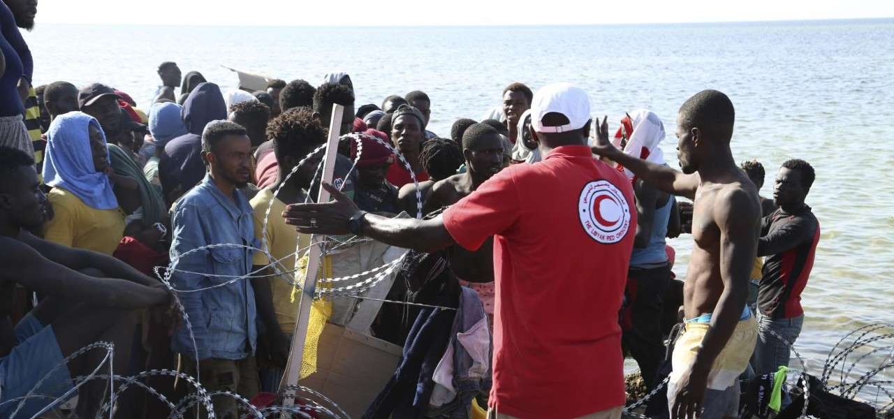 Immigrati subsahariani al confine tra Libia e Tunisia (LaPresse)