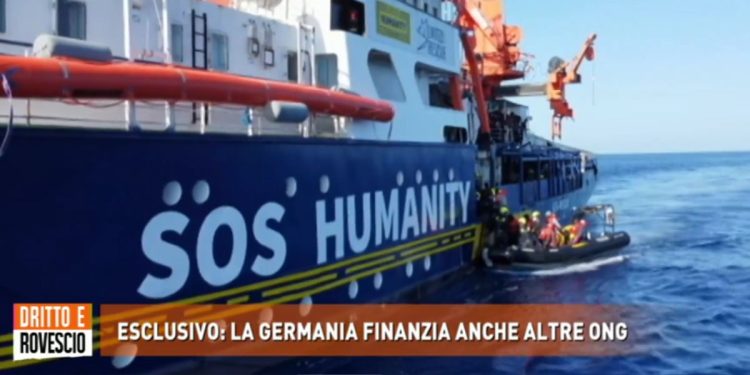 La ONG per il recupero dei migranti finanziata dalla Germania (Dritto e Rovescio, Rete 4)