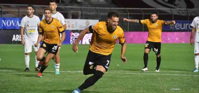 Video Arezzo Pineto 1 2 gol e highlights Volpicelli sigla in