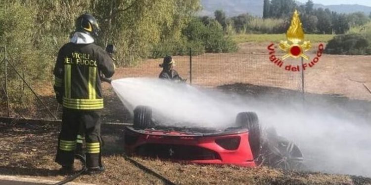 Incidente Ferrari in Sardegna (foto dei Vigili del Fuoco)