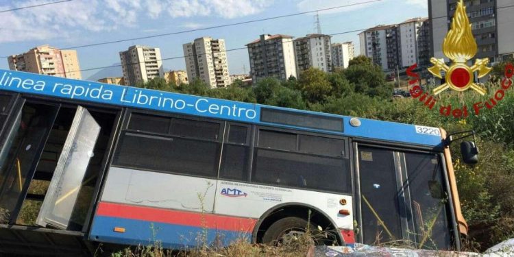 Trasporto pubblico a Librino, Catania (LaPresse)