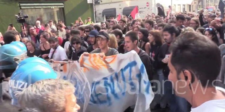 Scontri al corteo di Torino, screen da Youtube