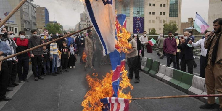 Iran, proteste anti Usa-Israele