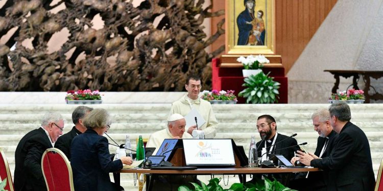 Papa francesco al Sinodo