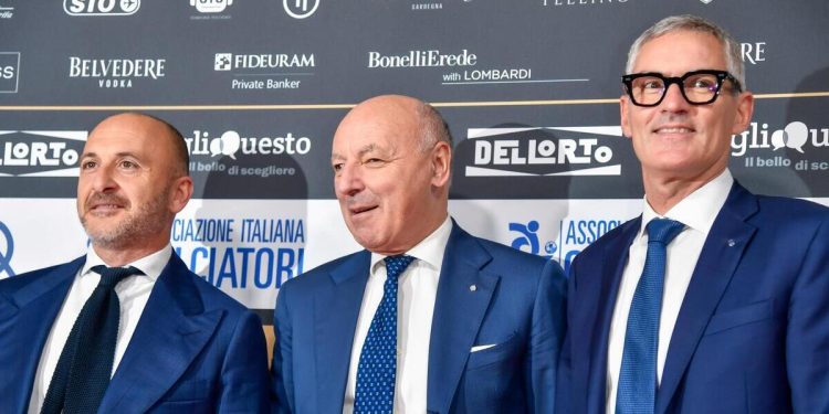 Beppe Marotta con Piero Ausilio e Alessandro Antonello (Foto LaPresse)