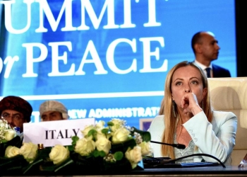 Il Presidente del Consiglio Giorgia Meloni al summit della pace al Cairo (Foto: 2023, LaPresse)