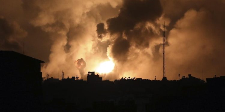 Israele, attacco a Gaza (LaPresse)