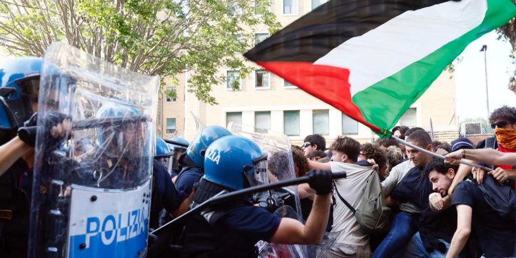 Corteo studenti pro-Palestina