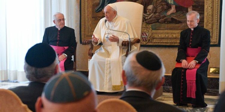 Papa Francesco incontra i Rabbini