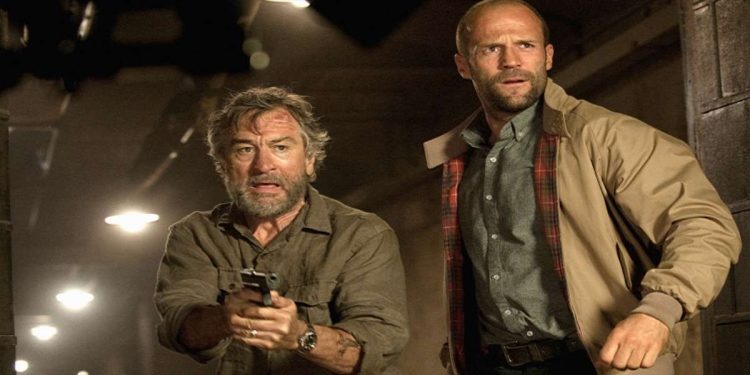 Robert De Niro e Jason Statham in una scena del film su Italia 1 (Foto Web)